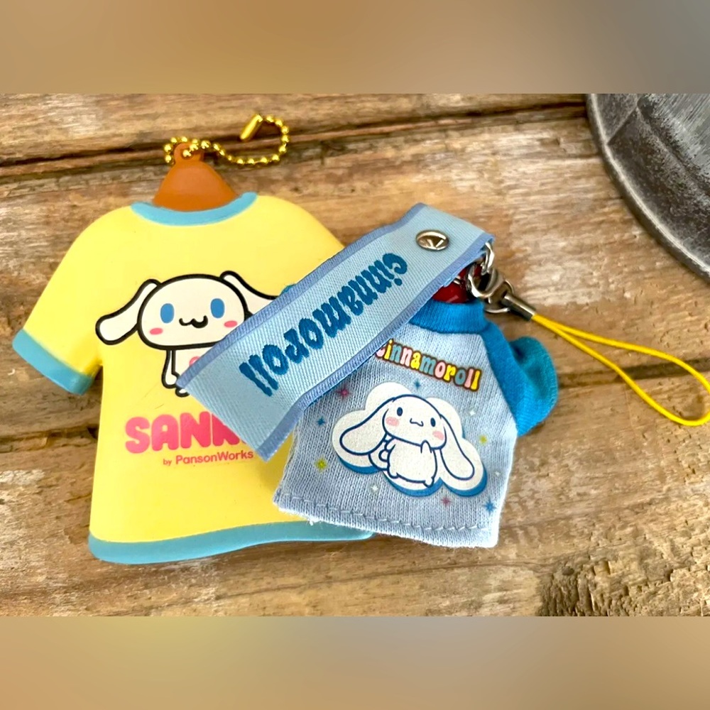 Sanrio Vtg. Cinnamoroll Squishy Tshirt On Hanger Keychain set NEW!